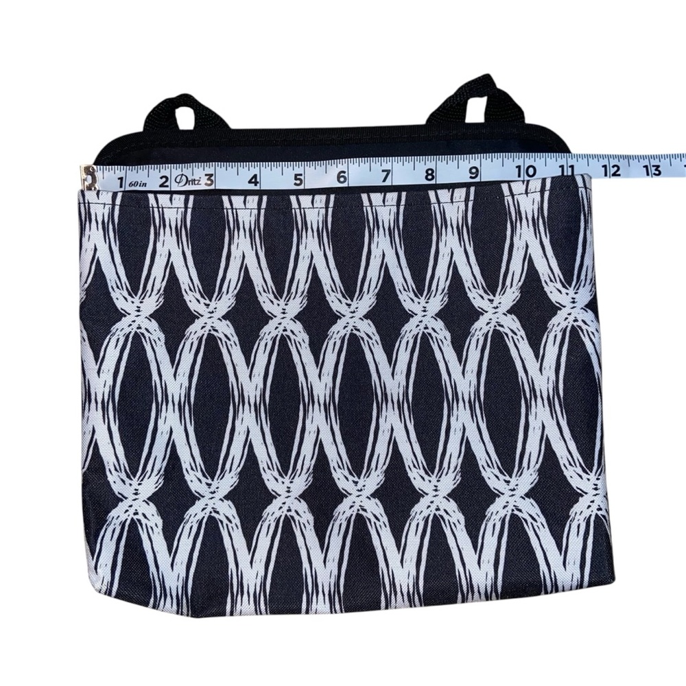 Like New - Thirty One oh snap wall pouch in black and white - great condition!